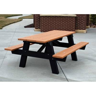 Polyethylene store picnic table