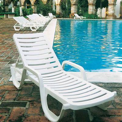 Resin pool deals chaise lounge